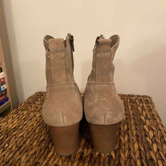 Like new! I’ve only worn these boots one time. - Picture 6 of 6